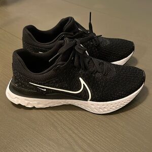 Nike - Men’s Black Nike React Infinity Size 8 - New